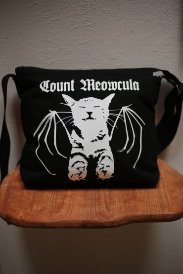 Crossbody bag "Scratcher things"